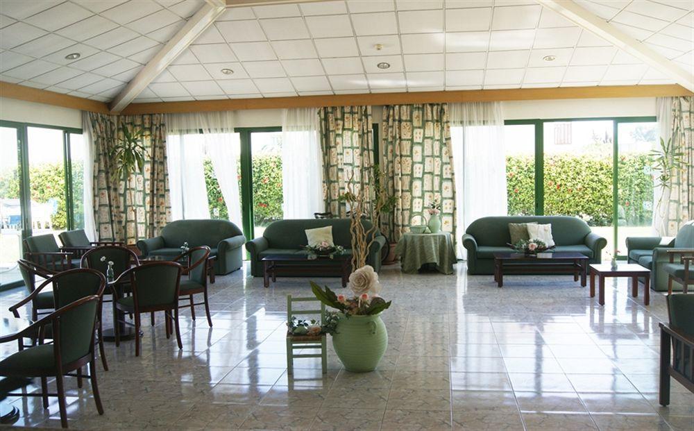 μανταλένα Ξενοδοχείο με διαμερίσματα Πρωταράς