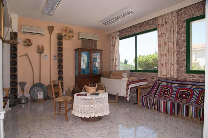 μανταλένα Ξενοδοχείο με διαμερίσματα Πρωταράς